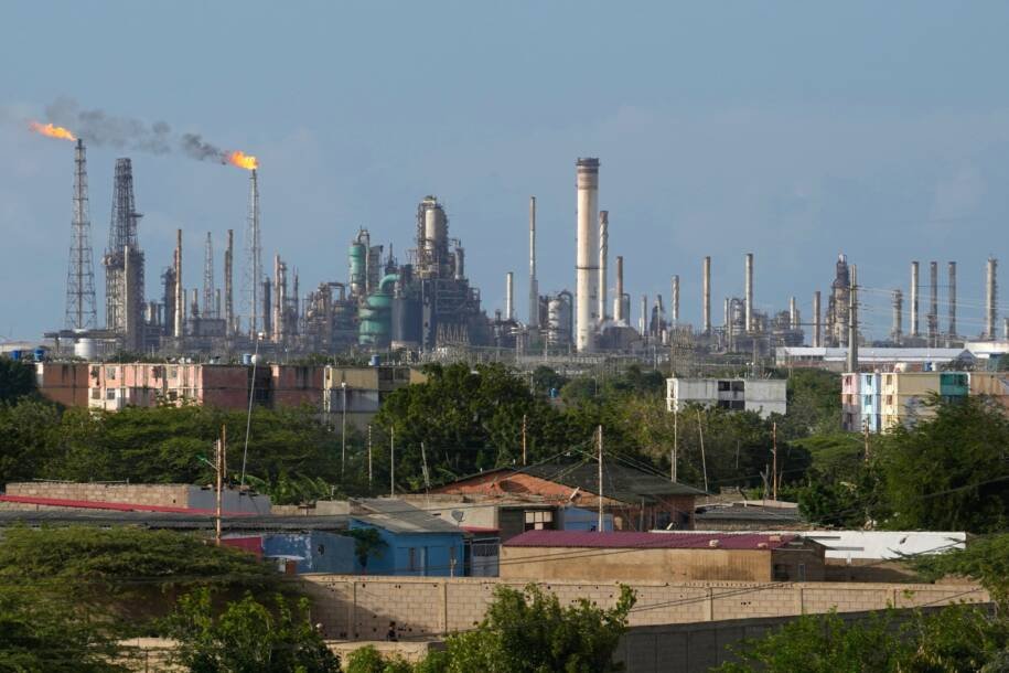 Donald Trump anuncia acordo histórico que dá aos EUA 55% das reservas de petróleo da Venezuela