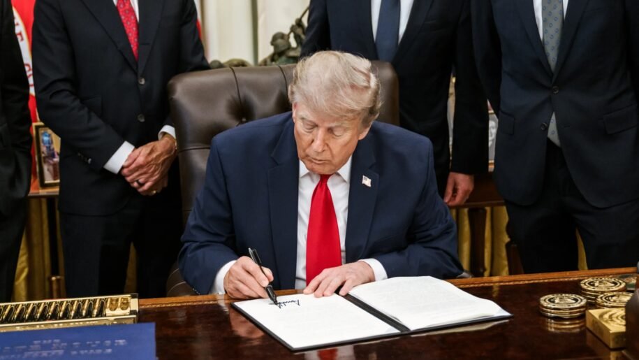 Donald Trump autoriza empresas americanas a atacarem crime cibernético internacional