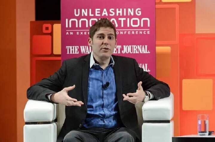 Eduardo Saverin se une a Jeff Bezos para comprar 30% do Liverpool; tensão no futebol!