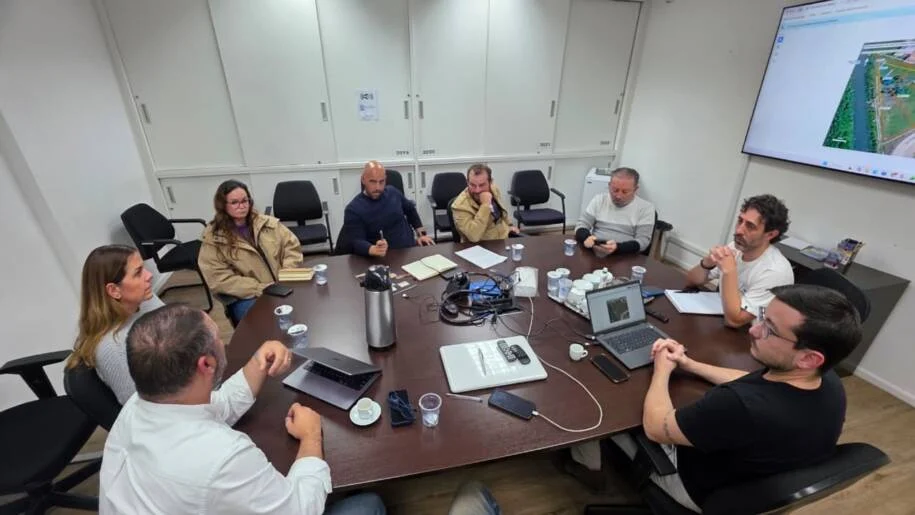 Emasa inicia desassoreamento do Rio das Ostras em Balneário Camboriú e promete melhorias