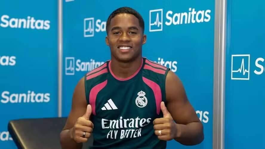 Endrick veste camisa 9 do Real Madrid enquanto Roma e Aston Villa fazem propostas