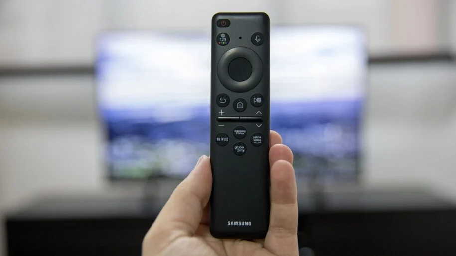 Engenheiro alerta: raios podem queimar sua TV; desconecte antes da tempestade!