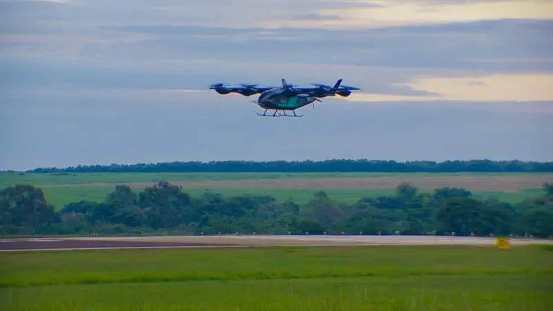 Eve Air Mobility realiza 1º voo do carro voador da Embraer e surpreende