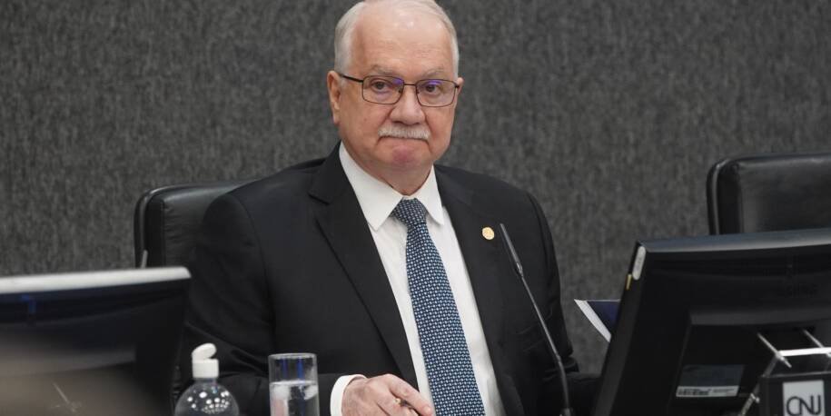Fachin propõe regras de conduta no CNJ e acaba com aposentadoria compulsória
