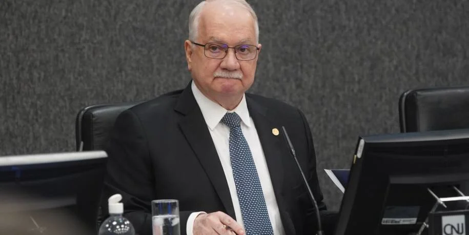 Fachin propõe regras de conduta no CNJ e acaba com aposentadoria compulsória