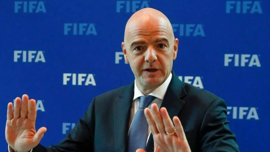 Federações da Inglaterra, Suécia e Sérvia retiram apoio a Gianni Infantino na Fifa