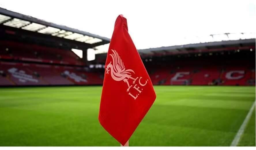 Fenway Sports Group vende 30% do Liverpool e Jeff Bezos investe com Saverin