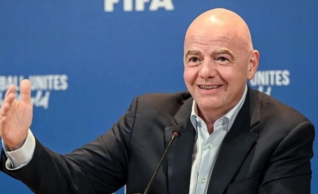 Fifa desmente Infantino e revela fracasso em captar US$ 4,2 bilhões