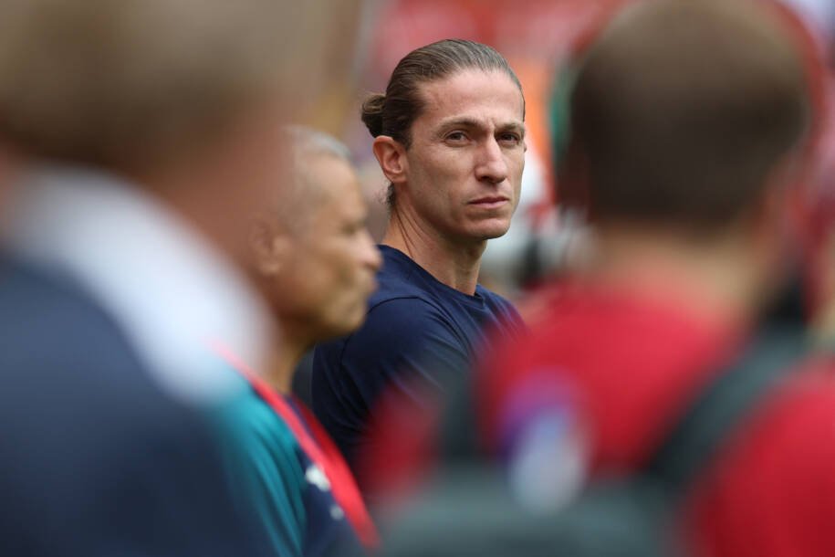 Filipe Luís assume Monaco e enfrenta pressão após defesa frágil no Francês