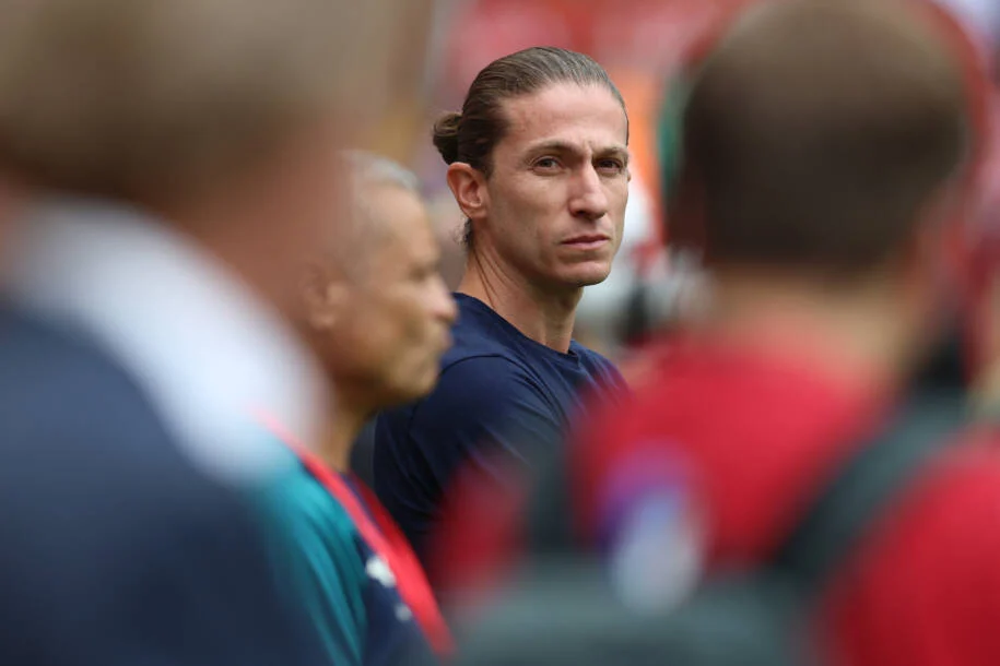 Filipe Luís assume Monaco e enfrenta pressão após defesa frágil no Francês