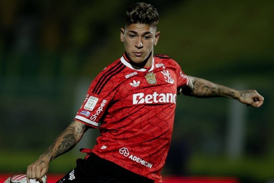 Flamengo atropela Mirassol e pressiona líder Palmeiras com vitória expressiva