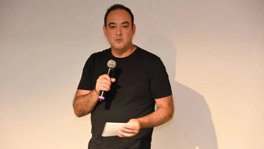 Flávio Bolsonaro anuncia Flávio Roscoe como candidato após desistência de Cleitinho