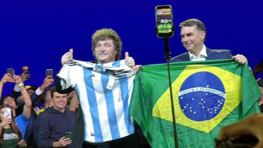 Flávio Bolsonaro busca consolidar onda azul e impactar eleições de 2026 no Brasil