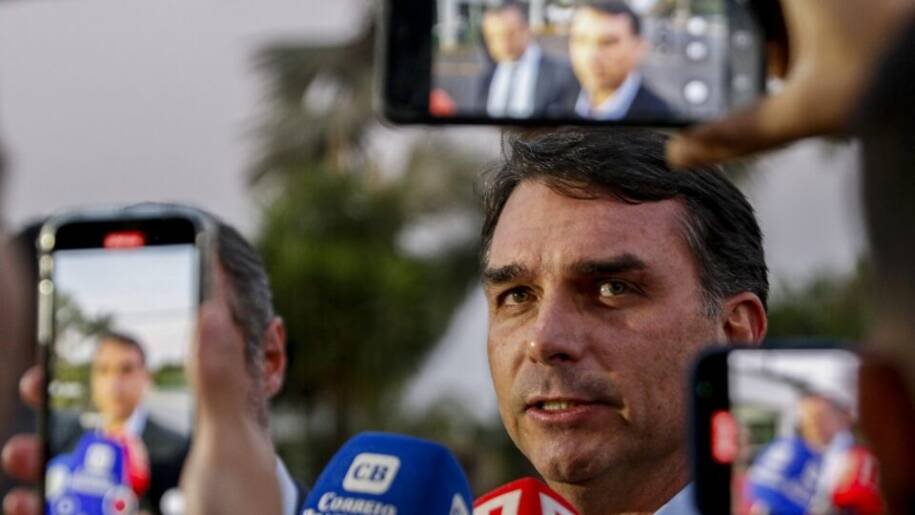 Flávio Bolsonaro critica Moraes como 'articulador político' de Lula após jantar