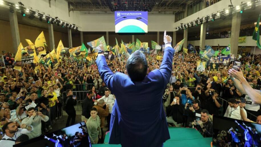 Flávio Bolsonaro e Lula definem candidaturas em meio a tensões eleitorais
