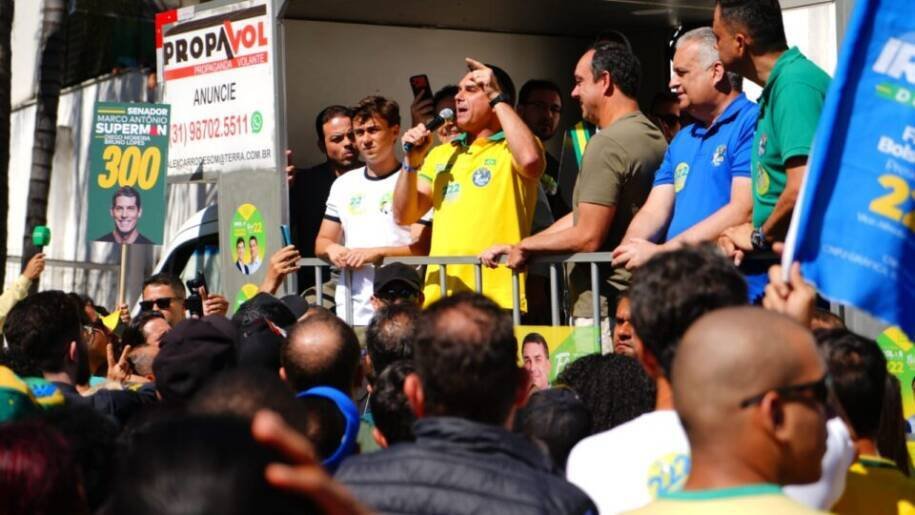 Flávio Bolsonaro enfrenta investigação da PF por filiação fraudulenta ao Missão