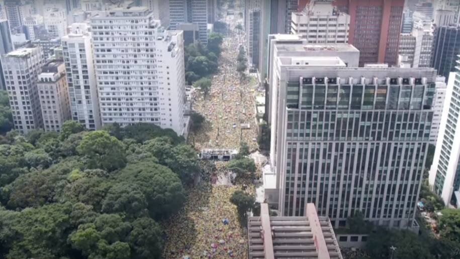Flávio Bolsonaro mobiliza evangélicos para ato decisivo na Avenida Paulista