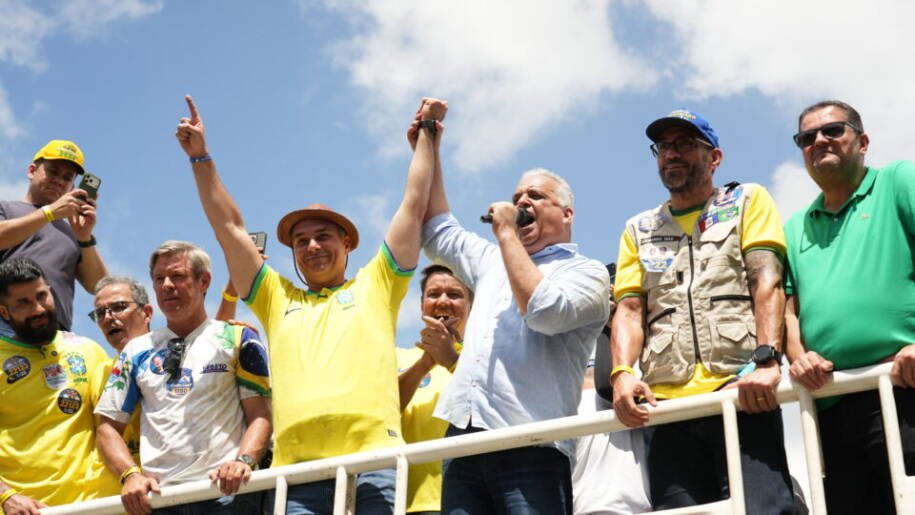 Flávio Bolsonaro promete trem entre capitais do Nordeste e destaca Alfredo Gaspar