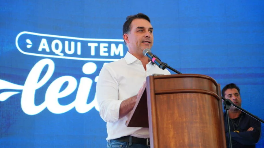 Flávio Bolsonaro reúne vereadores e intensifica campanha em São Paulo após derrota de 2022