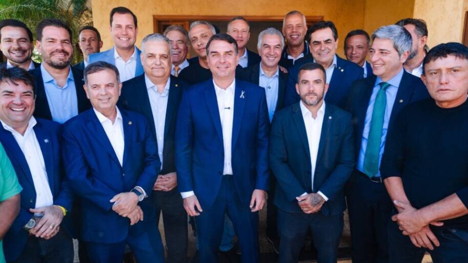 Flávio Bolsonaro revela 47 candidatos ao Senado e gera expectativa em 2026