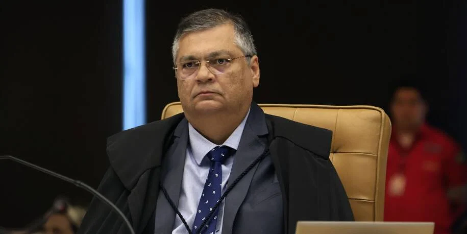 Flávio Dino autoriza inquérito contra Lulinha por negócios ilícitos com governo