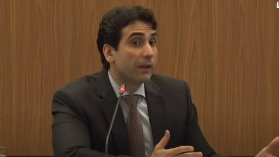 Gabriel Galípolo alerta sobre dívidas das famílias e fiscalização dos bancos aumenta