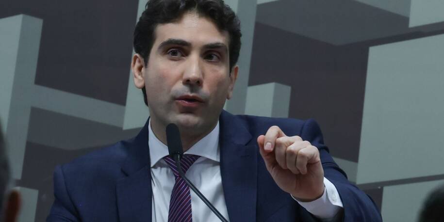 Gabriel Galípolo critica pressão de instituições não bancárias sobre o FGC
