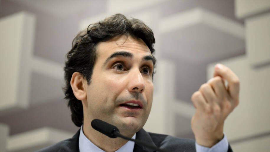 Gabriel Galípolo destaca confiança no Pix acima da Igreja Católica em evento