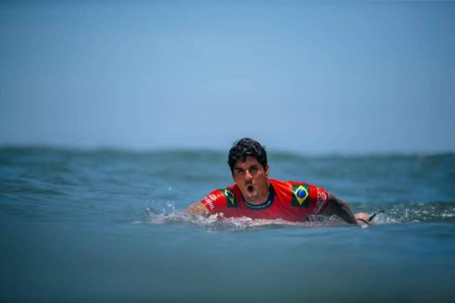 Gabriel Medina sofre corte na cabeça e precisa de pontos antes de competição em Teahupoo
