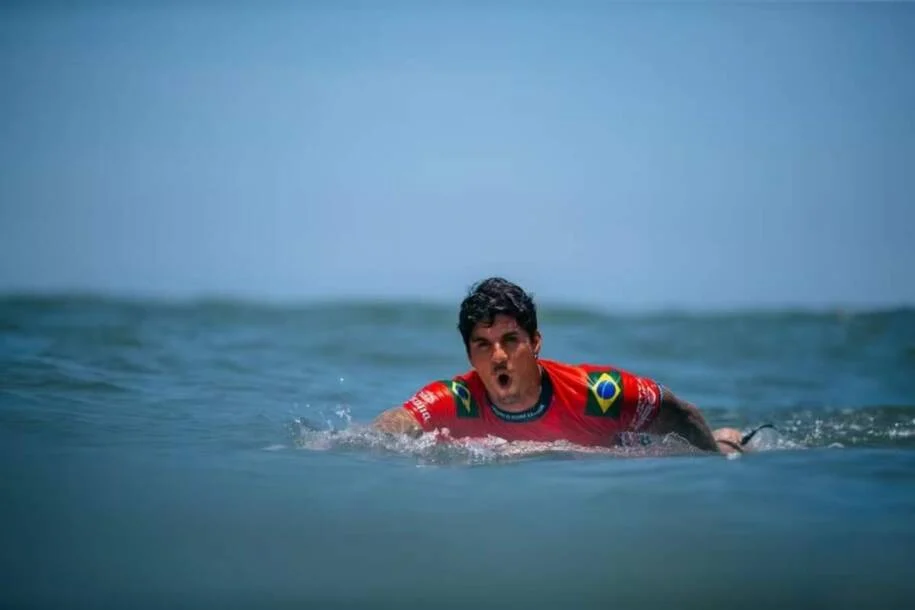 Gabriel Medina sofre corte na cabeça e precisa de pontos antes de competição em Teahupoo