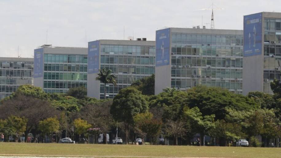 Governo Federal vê dívida pública disparar e pressiona economia brasileira