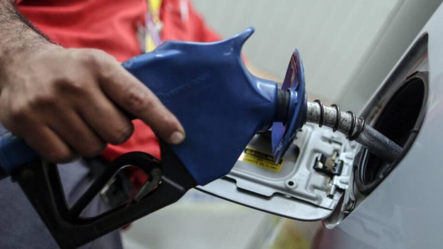 Governo Lula impõe 32% de etanol na gasolina e gera polêmica entre motoristas