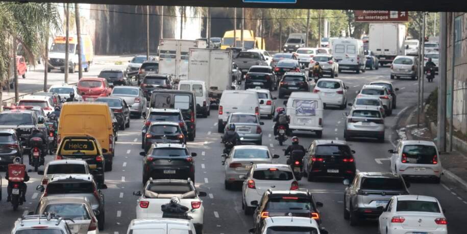 Greve da CPTM afeta 1 milhão e causa congestionamento histórico em SP