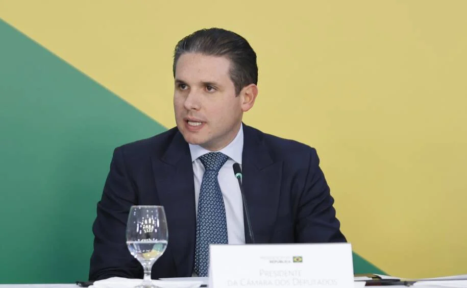 Hugo Motta amplia PLP dos combustíveis para incluir fertilizantes e terras raras