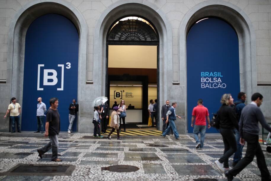 Ibovespa fecha em baixa de 0,19% enquanto Petrobras e Vale limitam perdas