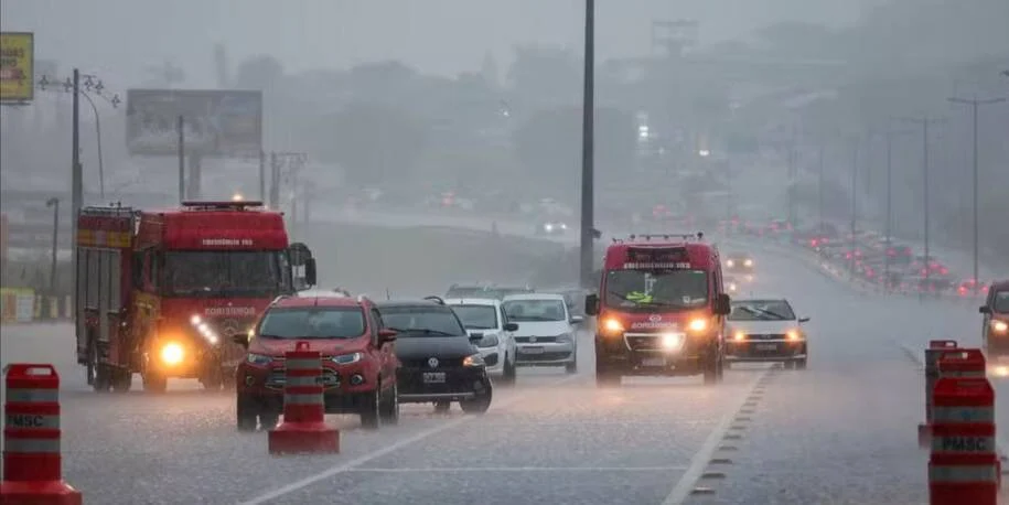 Instituto Nacional de Meteorologia alerta: tempestades ameaçam Porto Alegre hoje!