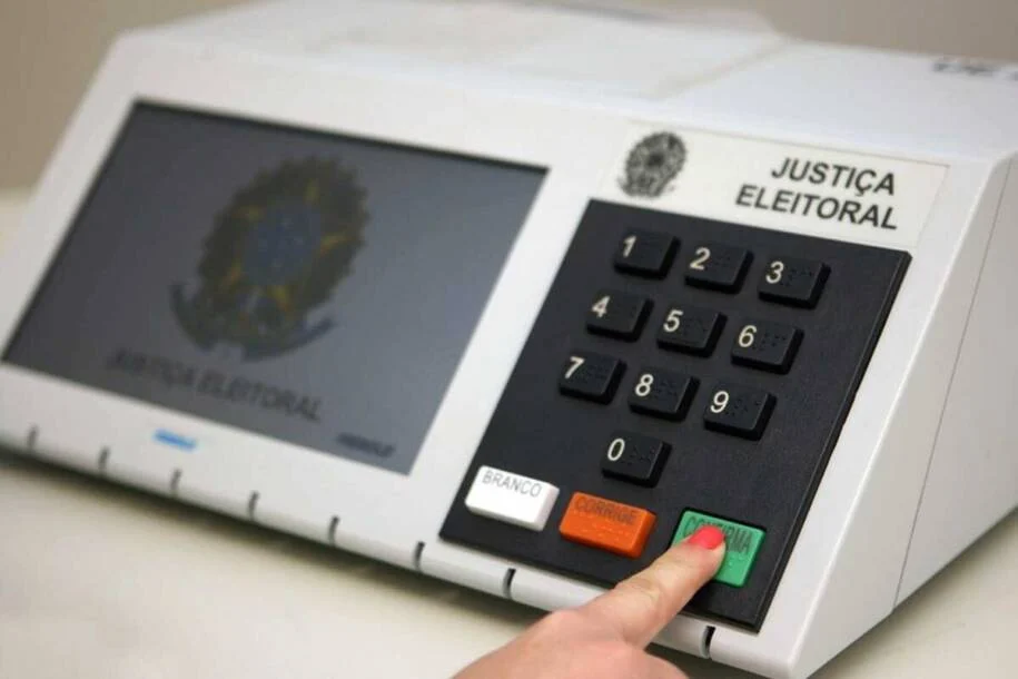 Instituto Nexus revela queda de 22% no eleitorado jovem até 2026, alerta!