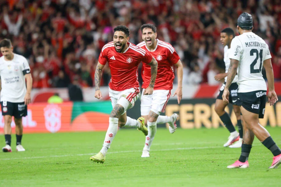 Inter vence Corinthians por 2 a 0 e deixa Timão em situação complicada na Copa do Brasil