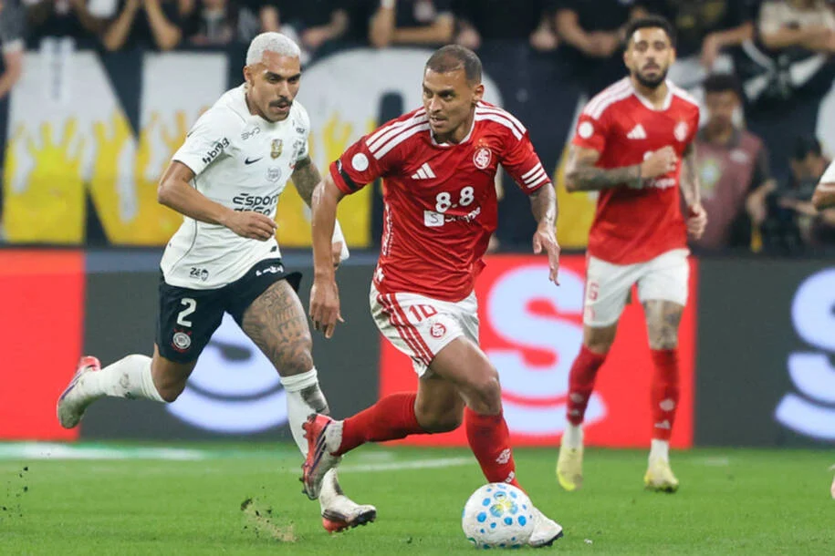 Internacional elimina Corinthians e avança nas quartas da Copa do Brasil