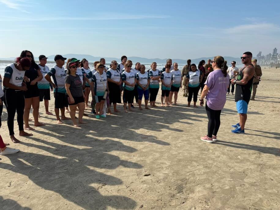 Iris Bispo promove ação na Orla da Meia Praia contra violência à mulher