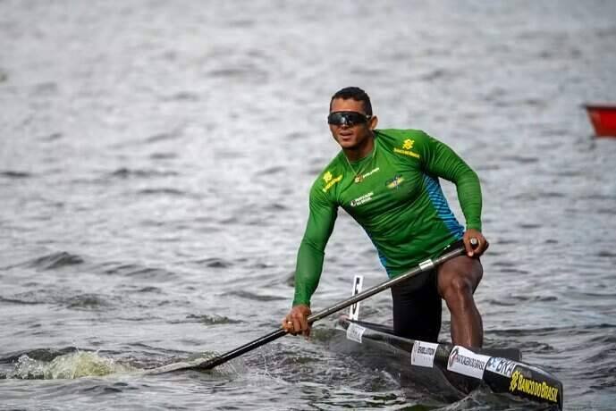 Isaquias Queiroz conquista ouro no C1 500m e mantém Brasil em segundo no ranking
