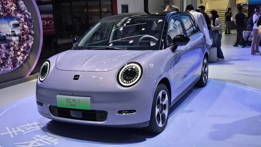 JAC Motors culpa BYD por adiamento do lançamento do E-JS3 no Brasil