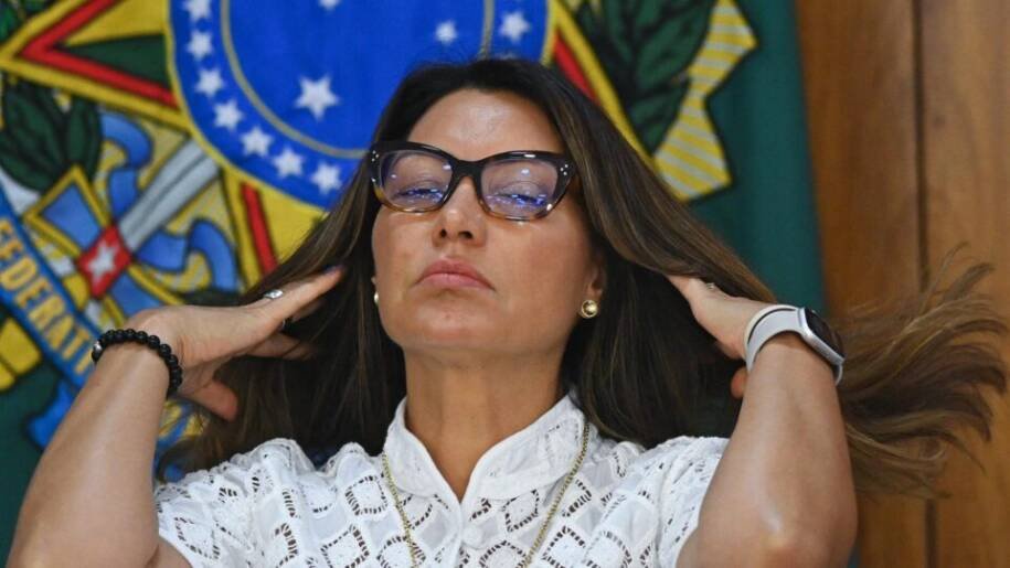Janja da Silva centraliza decisões e gera polêmica na campanha de Lula