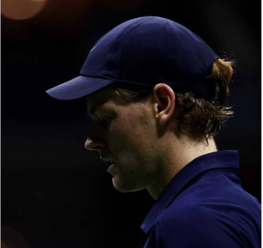 Jannik Sinner desiste do US Open 2026 por lesão e expressa tristeza profunda