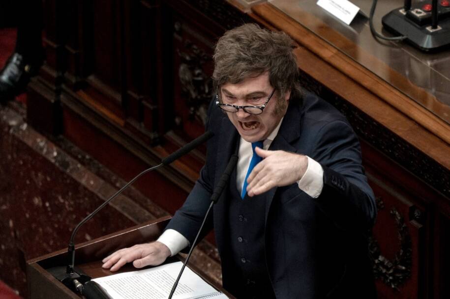 Javier Milei abandona parte da lei de terras após protestos e desaprovação popular