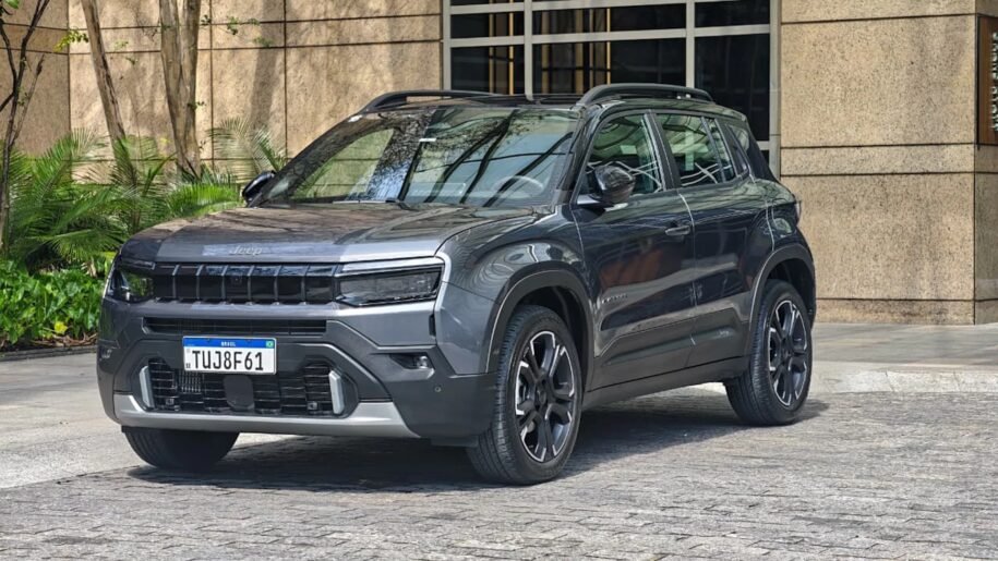 Jeep Avenger desafia marcas chinesas com lançamento a preço promocional no Brasil