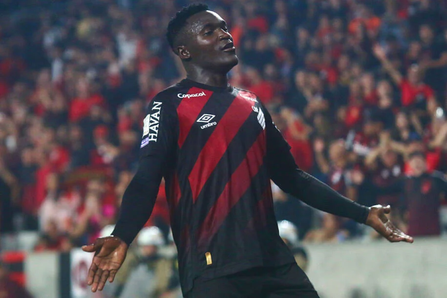 Kevin Viveros desafia recorde de Aristizábal e brilha no Brasileirão 2026