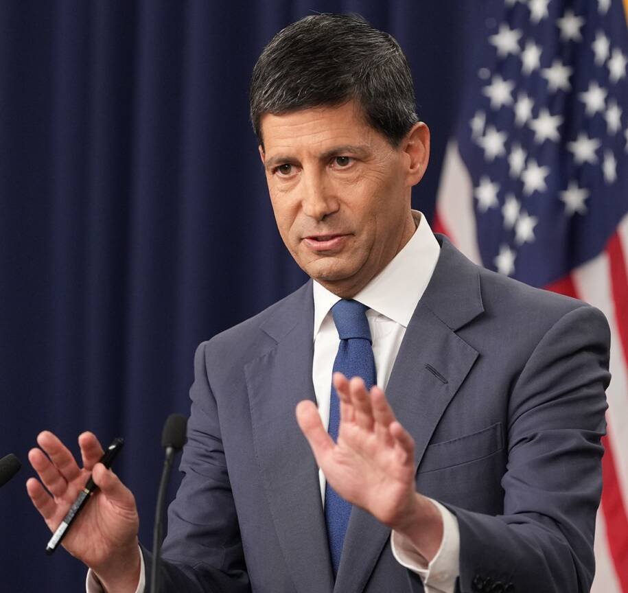 Kevin Warsh destaca inflação e retira 'forward guidance' em discurso tenso