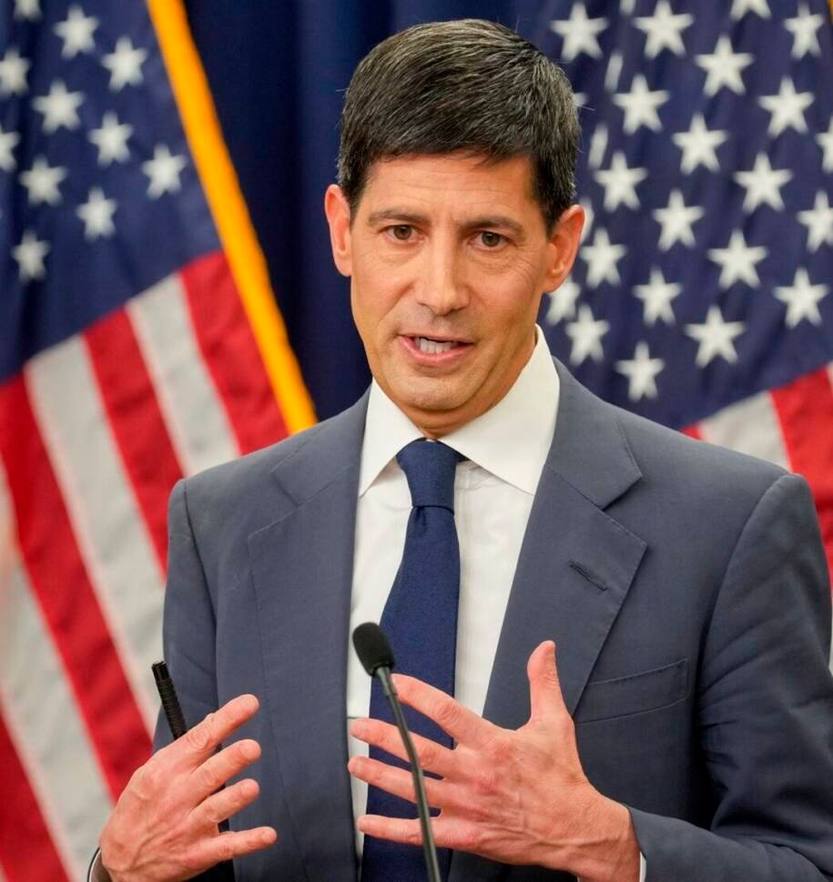 Kevin Warsh provoca alta do dólar com declarações sobre juros e inflação