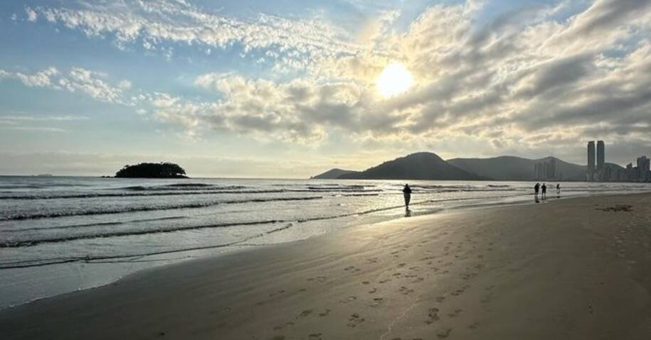LabClima prevê temperaturas amenas e chuvisco isolado em Balneário Camboriú